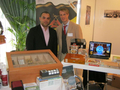 Art Karounos (li.) und Steven Breuer von der Casa del Habano Bremen mit besten Zigarren aus Kuba.