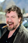 Armin Rohde mit seiner Davidoff Cigarre.