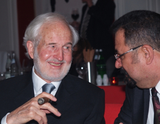 Heinrich Villiger, Doyen der europäischen Zigarrenwelt, mit Antonio des Dioz, Habanos´ Mann in Waldshut-Tiengen.