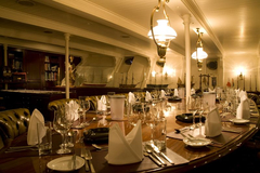 Das anheimelnde Ambiente des Captains Table (Foto: Sigrun Misselhorn)