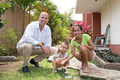 Mark Kuster mit zwei Kindern aus der „Zielgruppe“ der Kinderhilfsorganisation in Camagüey.