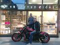Schauspieler Ralf Möller auf einer Harley Davidson Night Rod
